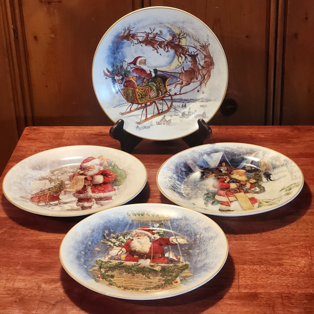 Pottery Barn Nostalgic Christmas Holiday Plates, Set of 4 Salad Plates